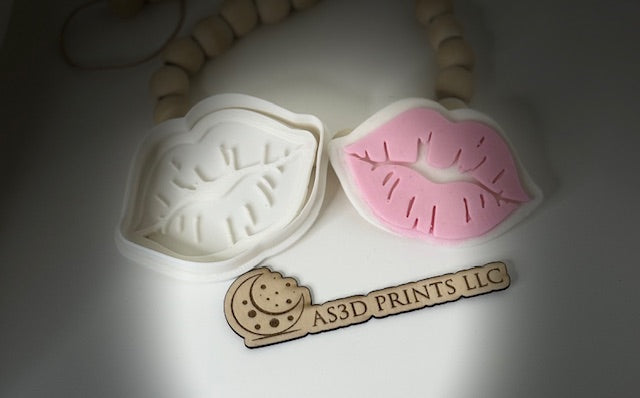 LIP cookie cutter with cutter